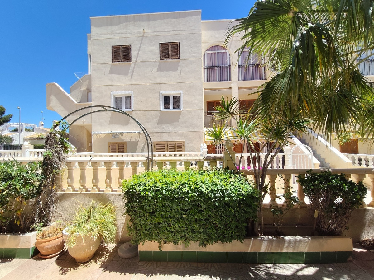 For sale - 3 Bedroom 2 Bathroom House - Townhouse in Orihuela - La Zenia  - Alicante