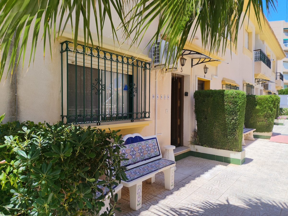 For sale - 3 Bedroom 2 Bathroom House - Townhouse in Orihuela - La Zenia  - Alicante