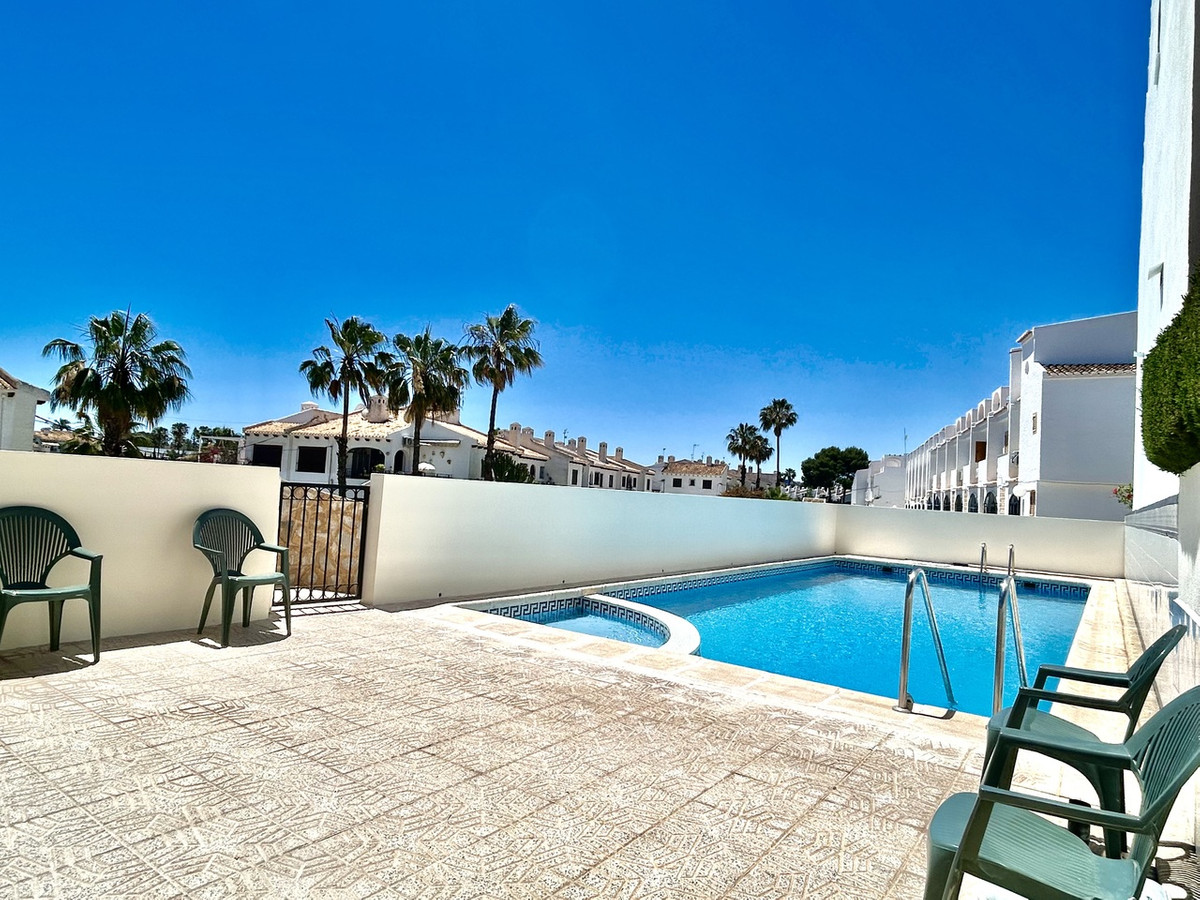 For sale - 3 Bedroom 2 Bathroom House - Townhouse in Orihuela - La Zenia  - Alicante