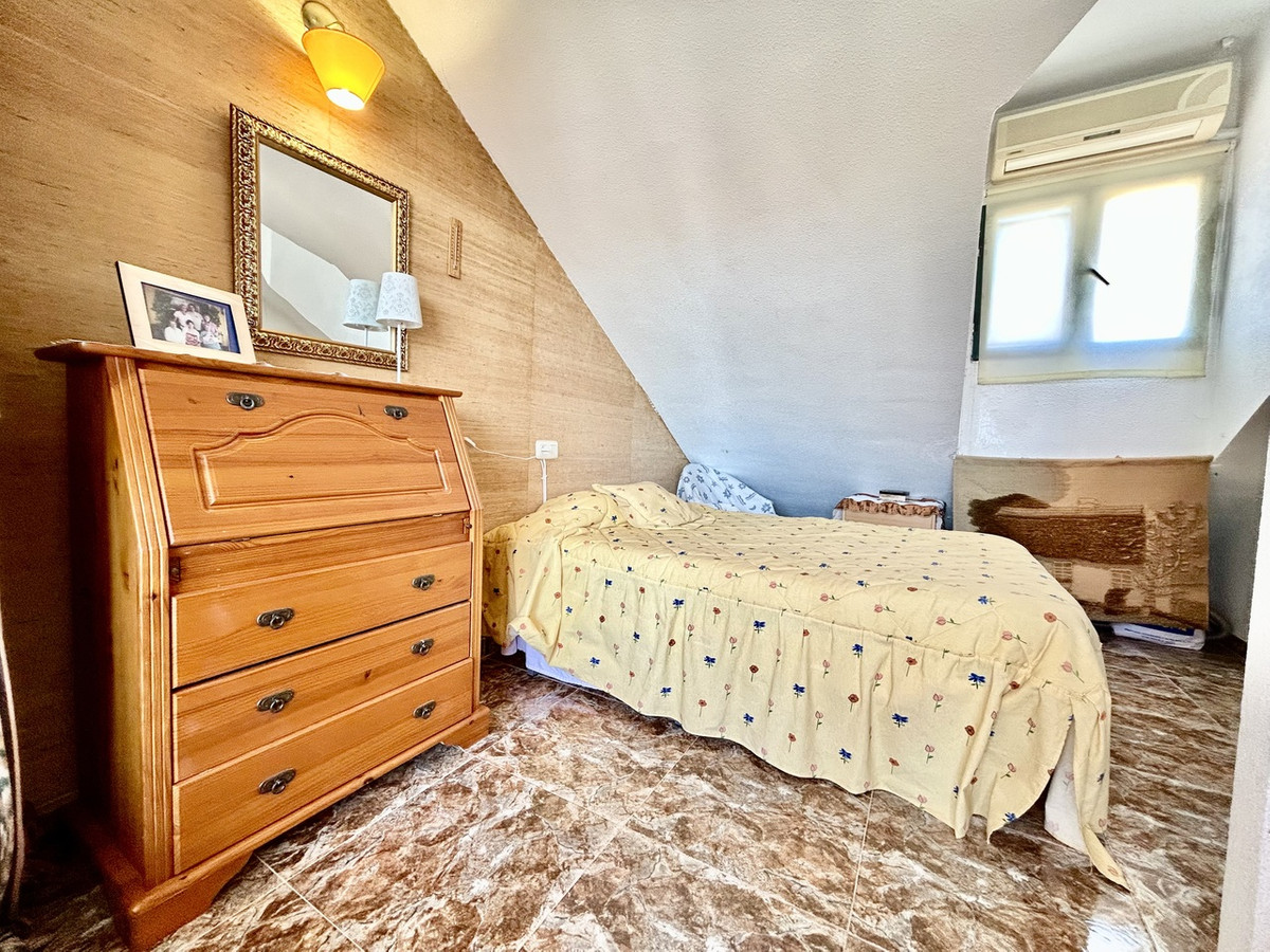 For sale - 3 Bedroom 2 Bathroom House - Townhouse in Orihuela - La Zenia  - Alicante