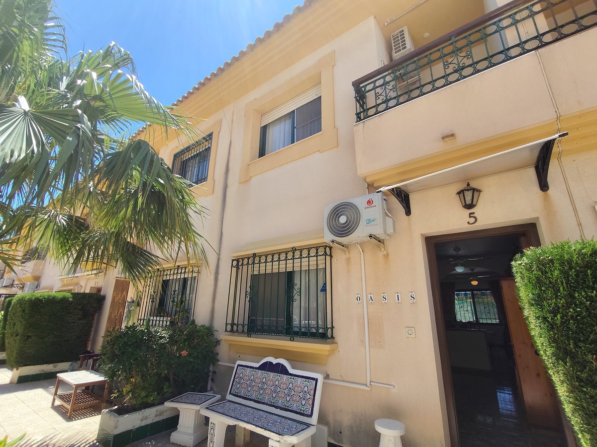 For sale - 3 Bedroom 2 Bathroom House - Townhouse in Orihuela - La Zenia  - Alicante