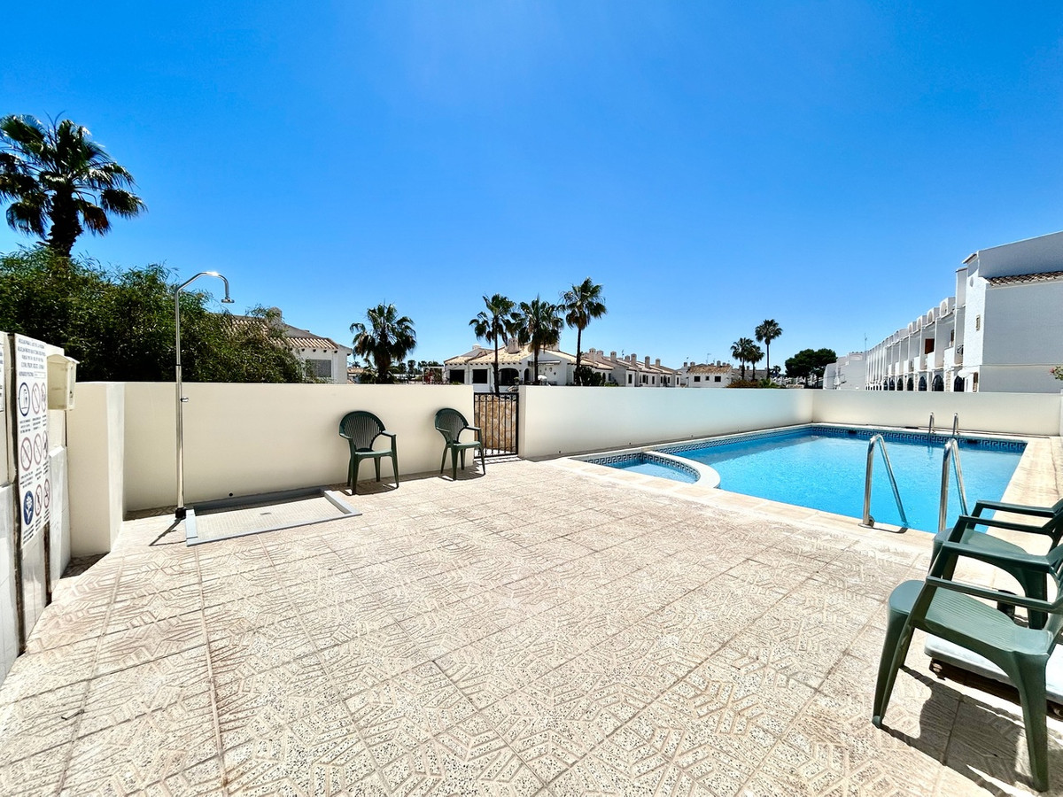 For sale - 3 Bedroom 2 Bathroom House - Townhouse in Orihuela - La Zenia  - Alicante