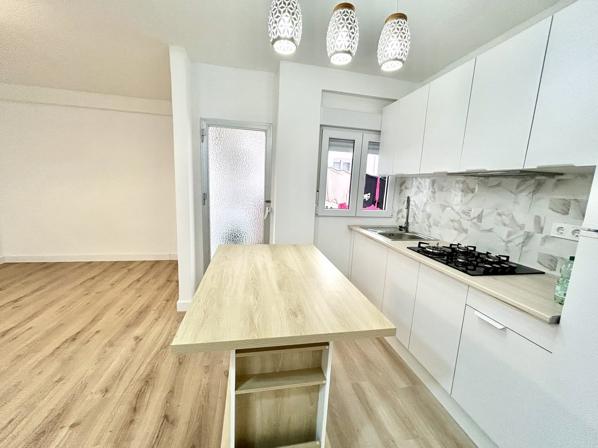 For sale - 3 Bedroom 1 Bathroom Apartment - Middle Floor Apartment in Torrevieja - Torrevieja Centro  - Alicante