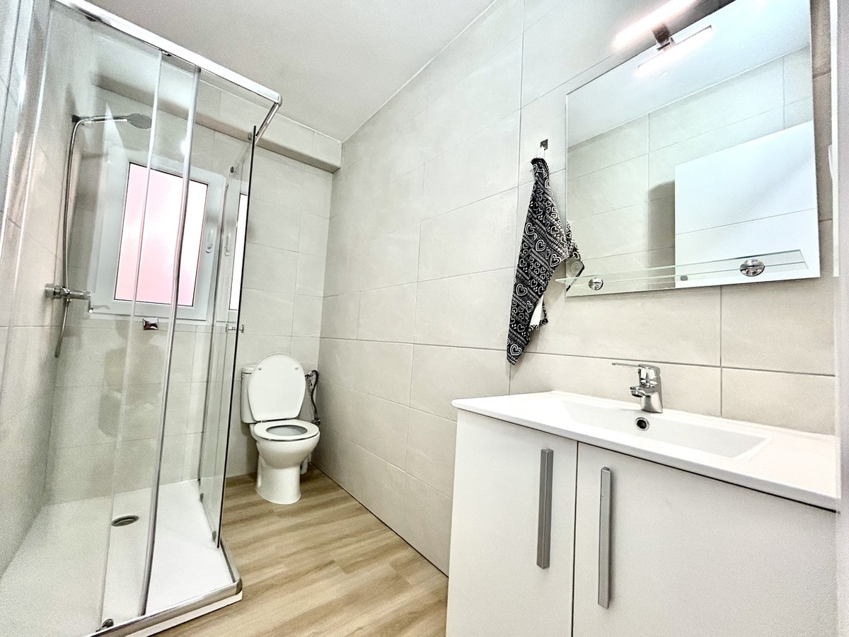 For sale - 3 Bedroom 1 Bathroom Apartment - Middle Floor Apartment in Torrevieja - Torrevieja Centro  - Alicante