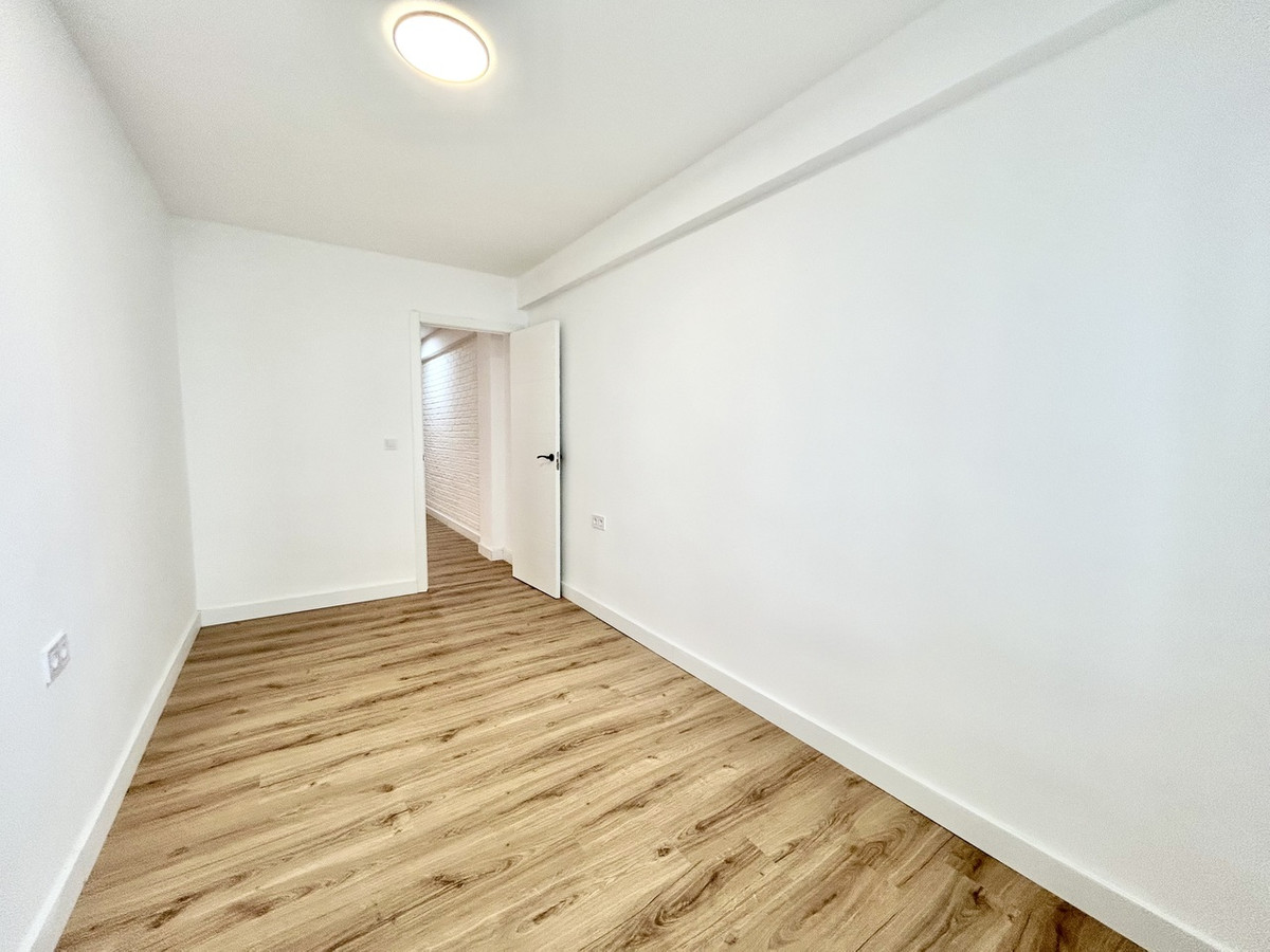 For sale - 3 Bedroom 1 Bathroom Apartment - Middle Floor Apartment in Torrevieja - Torrevieja Centro  - Alicante