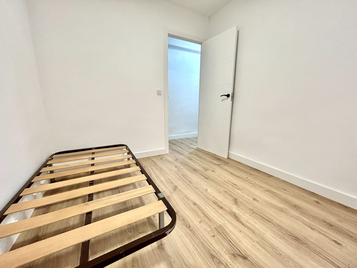 For sale - 3 Bedroom 1 Bathroom Apartment - Middle Floor Apartment in Torrevieja - Torrevieja Centro  - Alicante