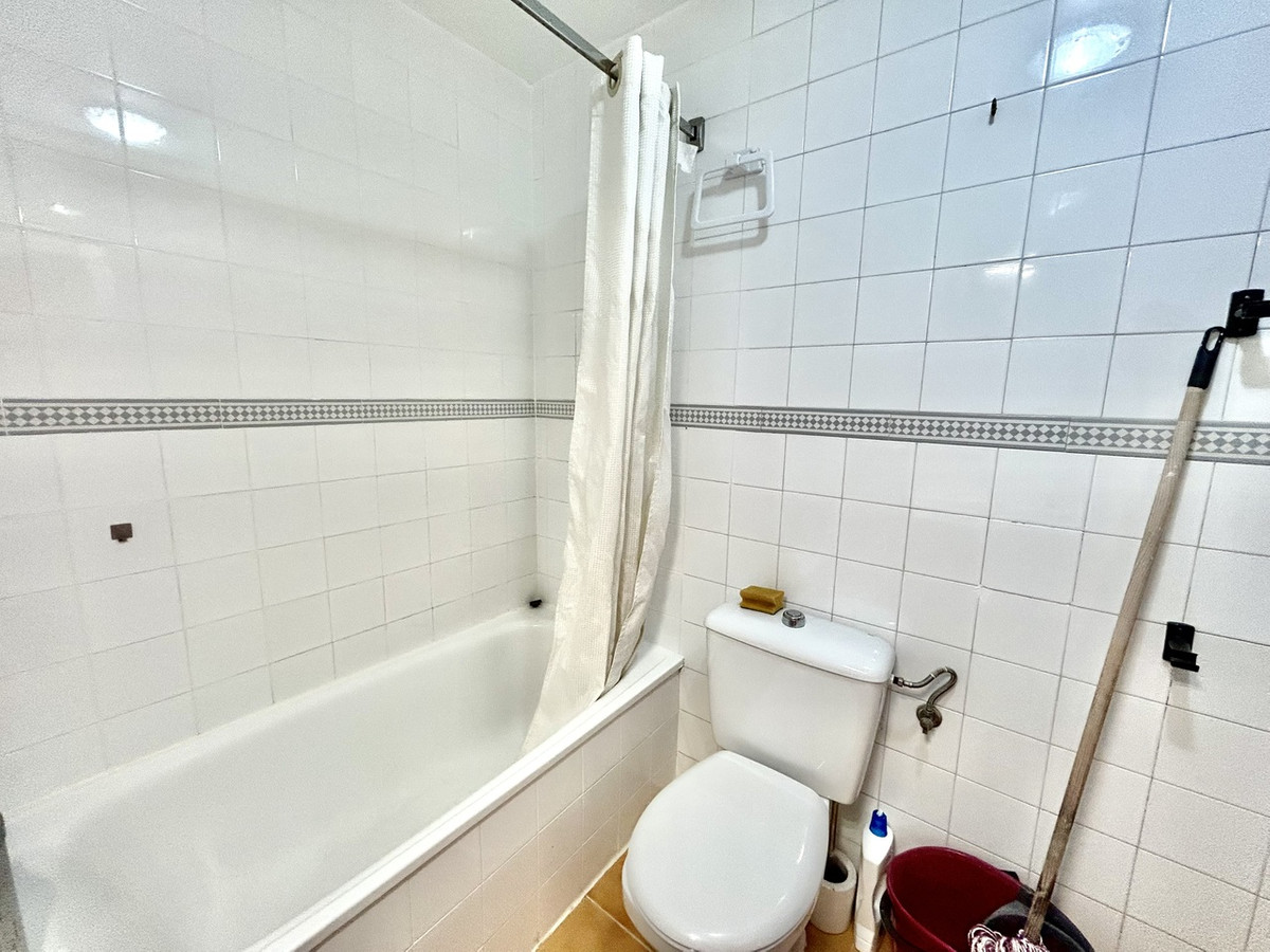 For sale - 1 Bedroom 1 Bathroom Apartment - Middle Floor Apartment in Torrevieja - Torrevieja Centro  - Alicante