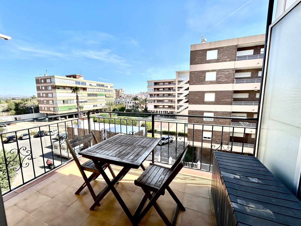 For sale - 1 Bedroom 1 Bathroom Apartment - Middle Floor Apartment in Torrevieja - Torrevieja Centro  - Alicante