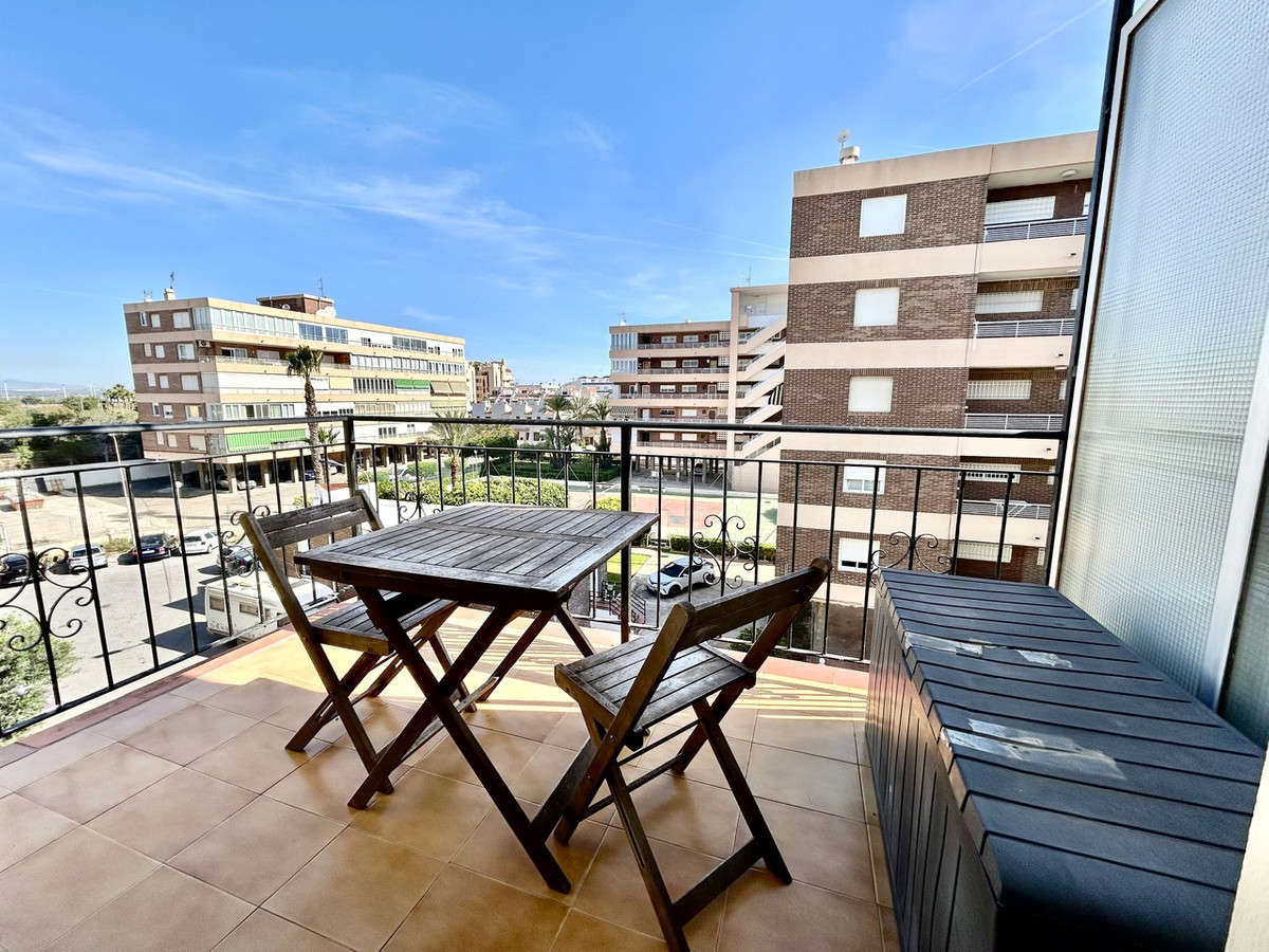 For sale - 1 Bedroom 1 Bathroom Apartment - Middle Floor Apartment in Torrevieja - Torrevieja Centro  - Alicante