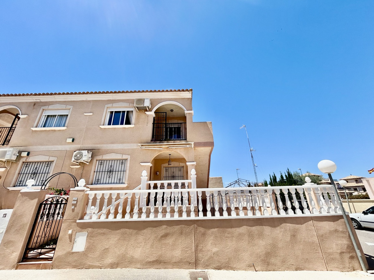 For sale - 2 Bedroom 1 Bathroom Penthouse in La Zenia  - La Zenia  - Alicante