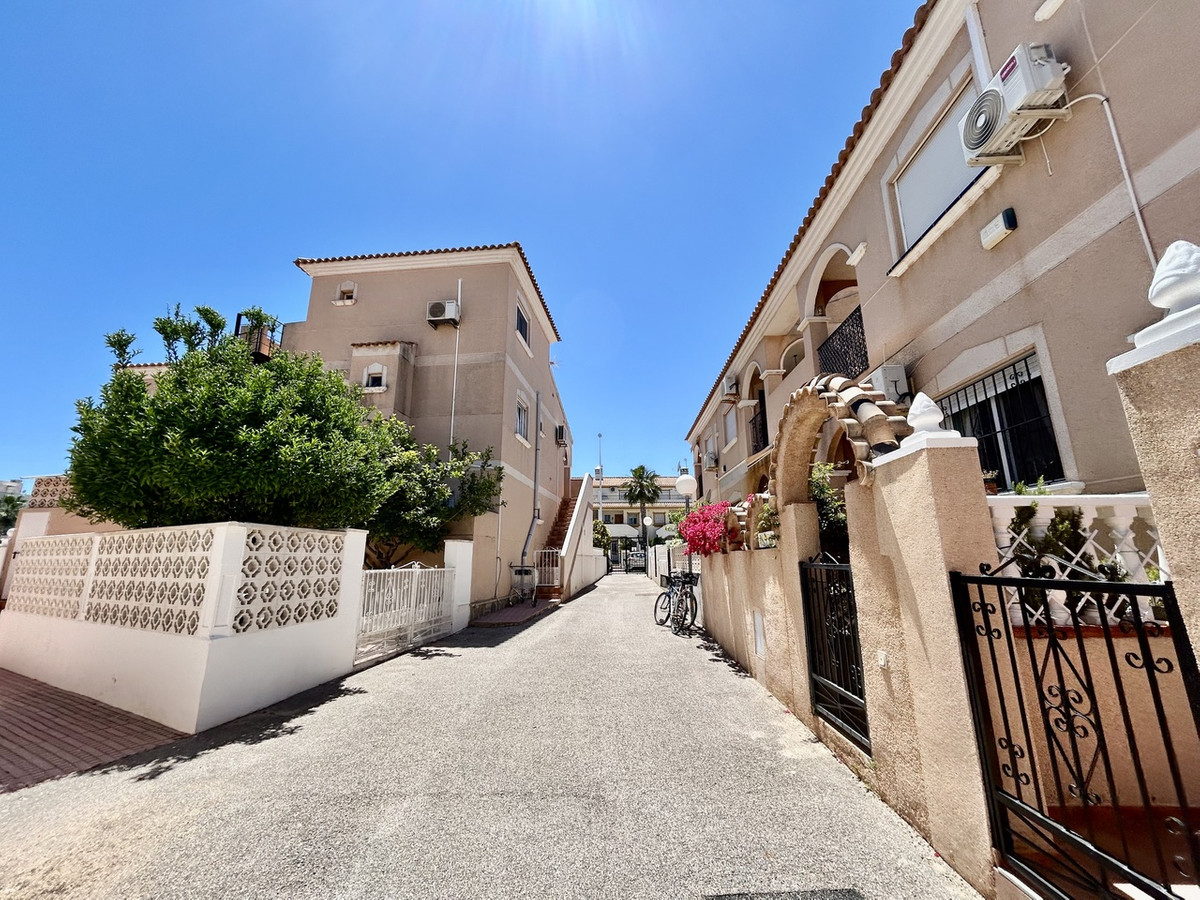For sale - 2 Bedroom 1 Bathroom Penthouse in La Zenia  - La Zenia  - Alicante