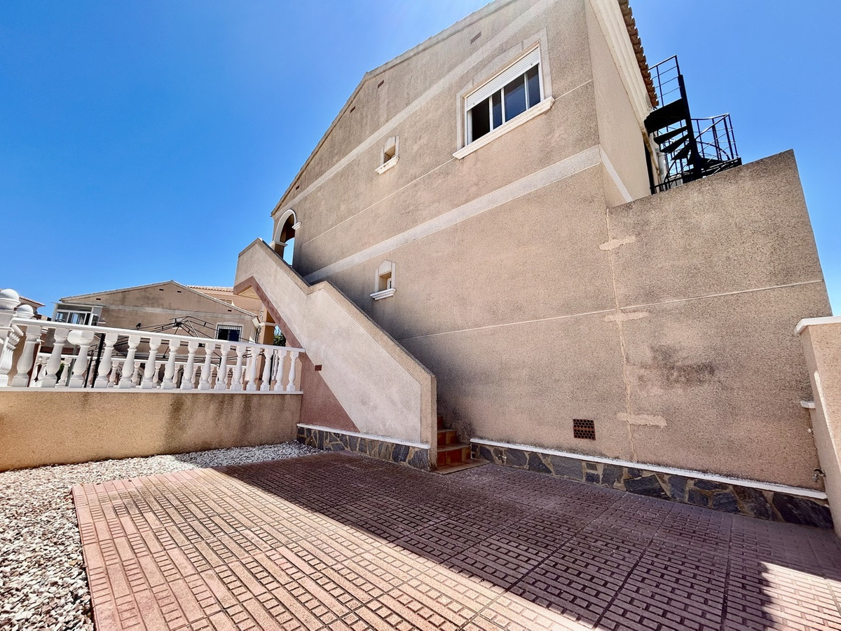 For sale - 2 Bedroom 1 Bathroom Penthouse in La Zenia  - La Zenia  - Alicante
