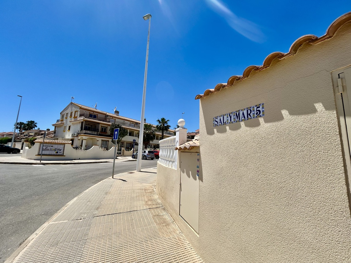 For sale - 2 Bedroom 1 Bathroom Penthouse in La Zenia  - La Zenia  - Alicante