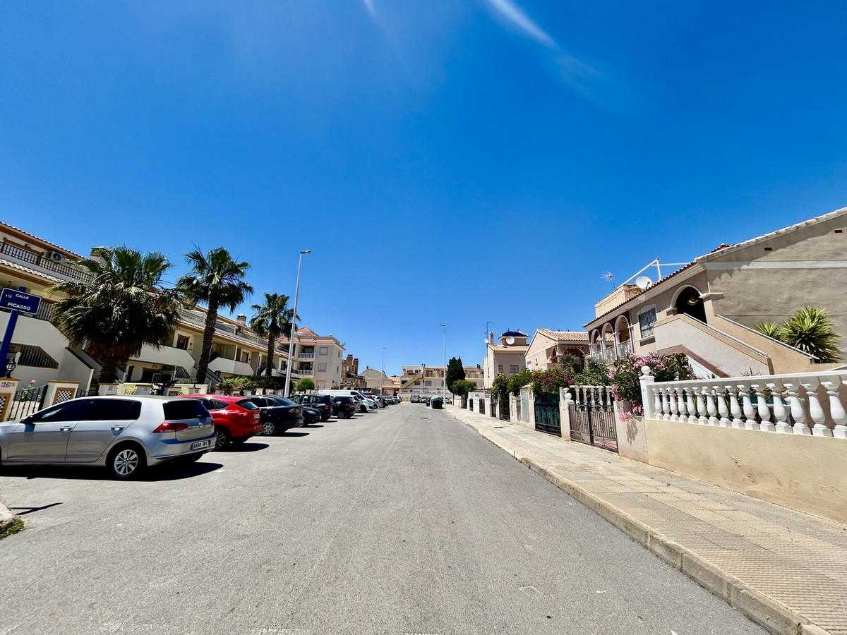 For sale - 2 Bedroom 1 Bathroom Penthouse in La Zenia  - La Zenia  - Alicante