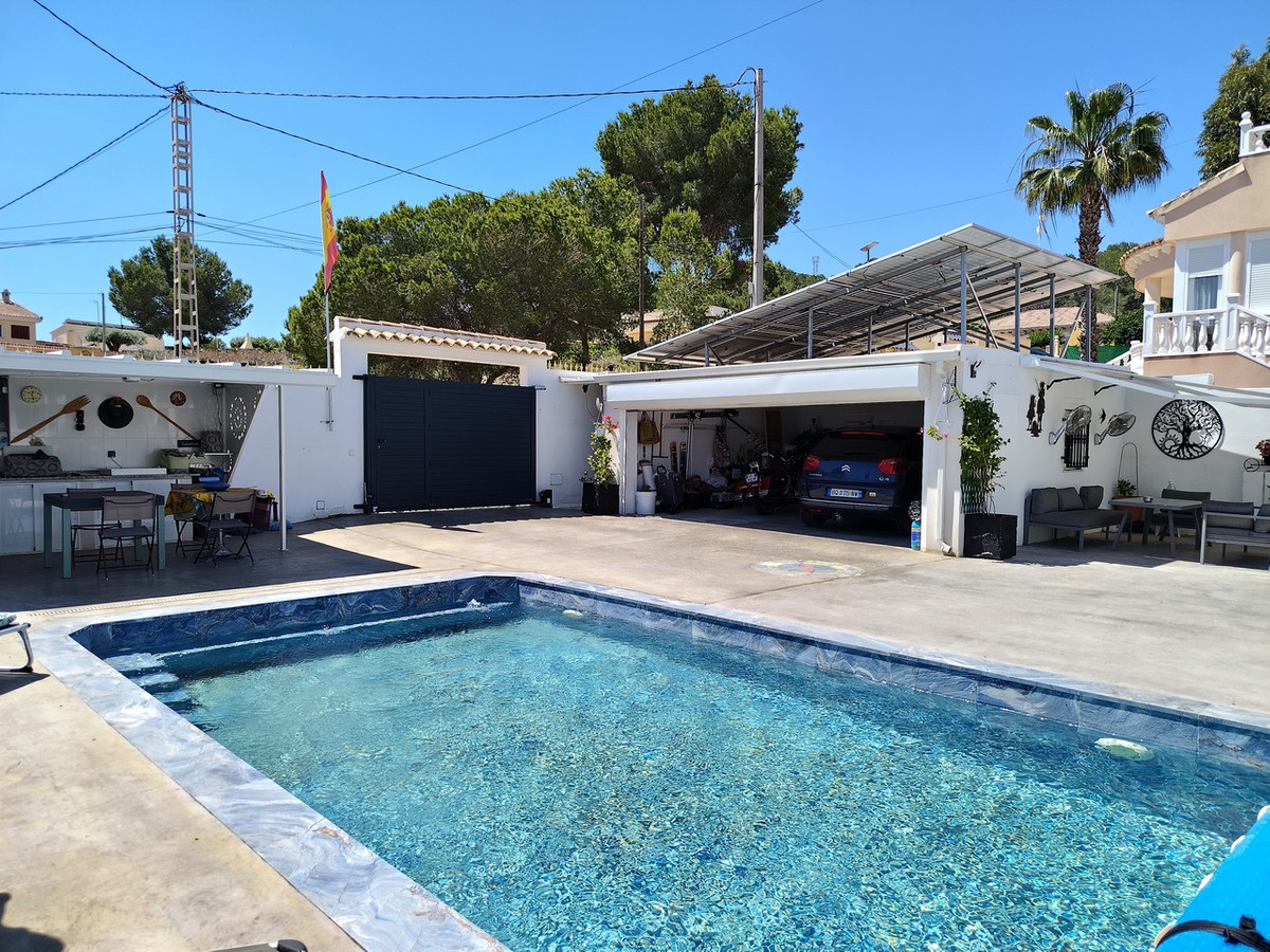 For sale - 3 Bedroom 2 Bathroom House - Detached Villa in Orihuela - Torremendo  - Alicante