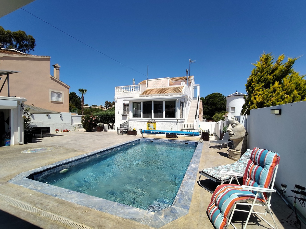 For sale - 3 Bedroom 2 Bathroom House - Detached Villa in Orihuela - Torremendo  - Alicante