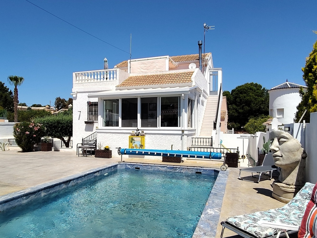 For sale - 3 Bedroom 2 Bathroom House - Detached Villa in Orihuela - Torremendo  - Alicante