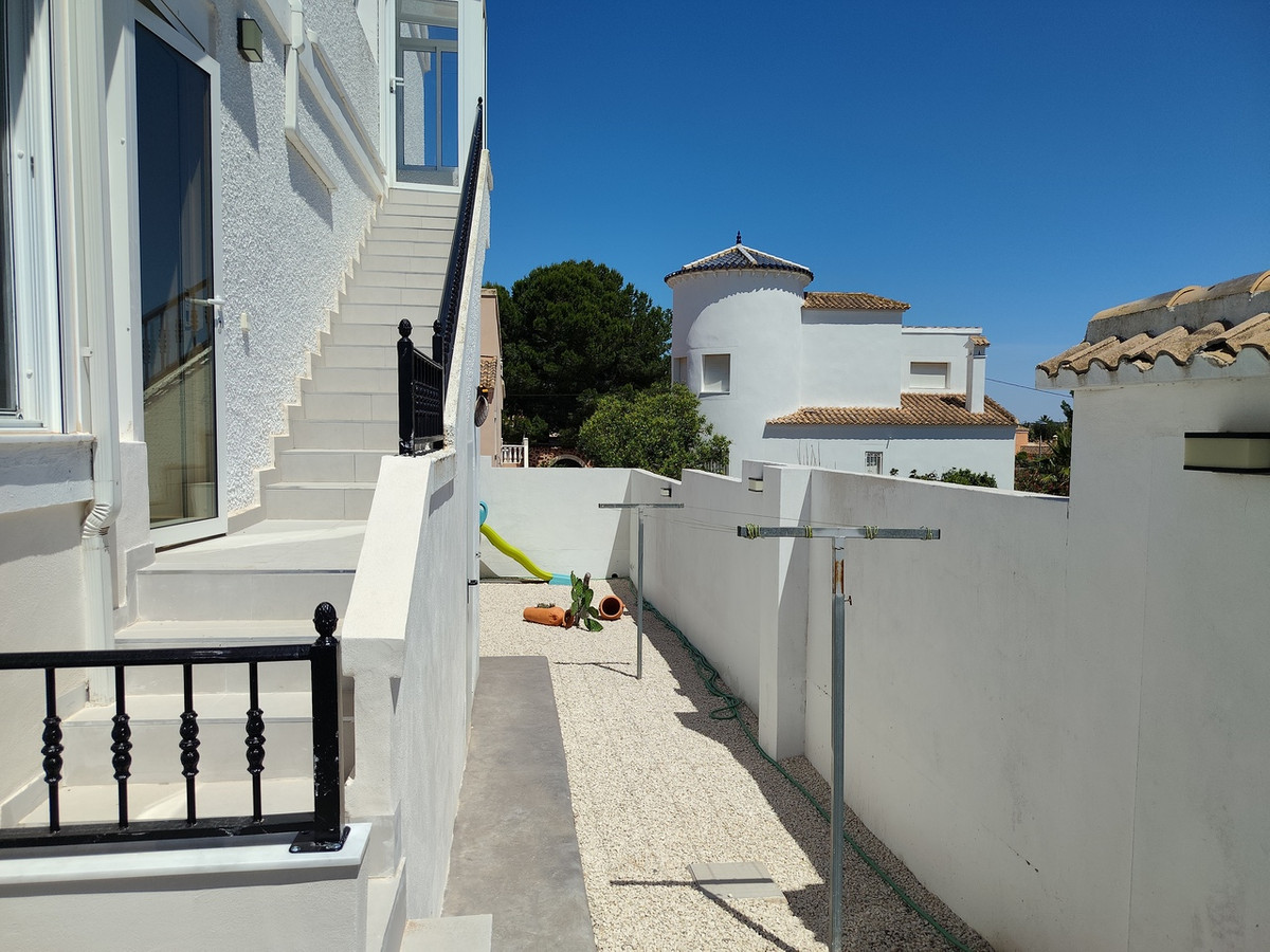 For sale - 3 Bedroom 2 Bathroom House - Detached Villa in Orihuela - Torremendo  - Alicante