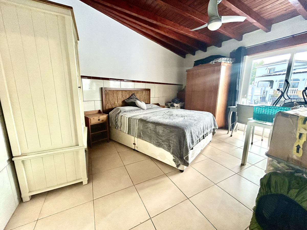 For sale - 4 Bedroom 4 Bathroom House - Detached Villa in Catral - Catral Centro  - Alicante