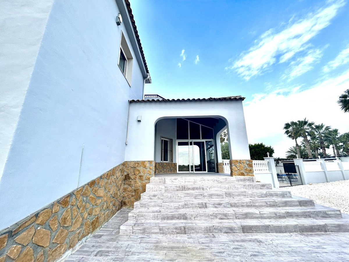 For sale - 4 Bedroom 4 Bathroom House - Detached Villa in Catral - Catral Centro  - Alicante