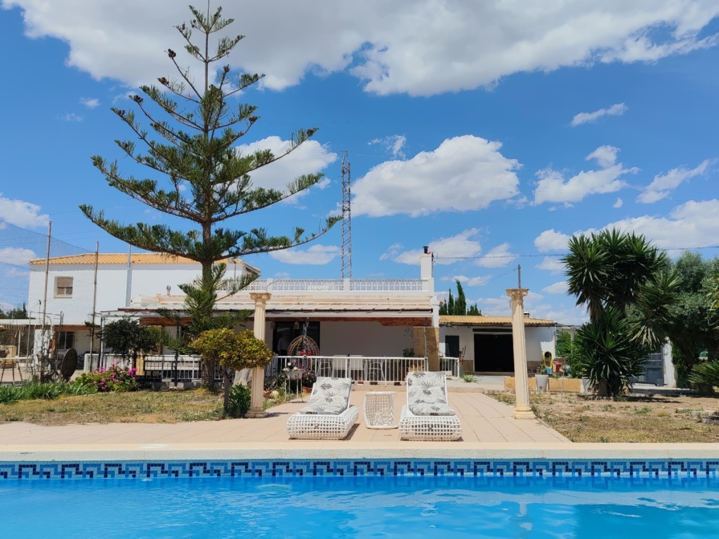 6 Bedroom 4 Bathroom House - Detached Villa in Los Montesinos