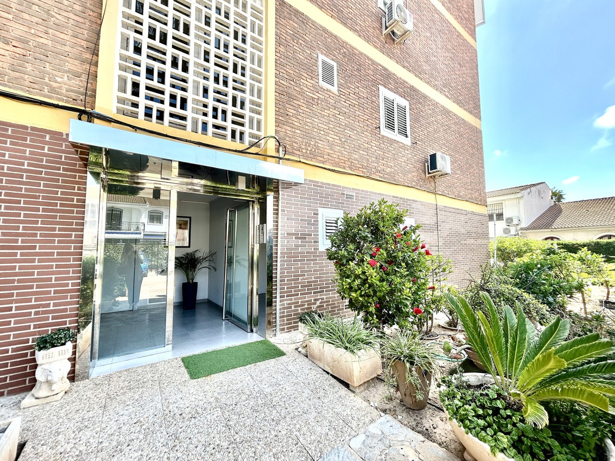 For sale - 2 Bedroom 1 Bathroom Apartment in La Zenia  - La Zenia  - Alicante