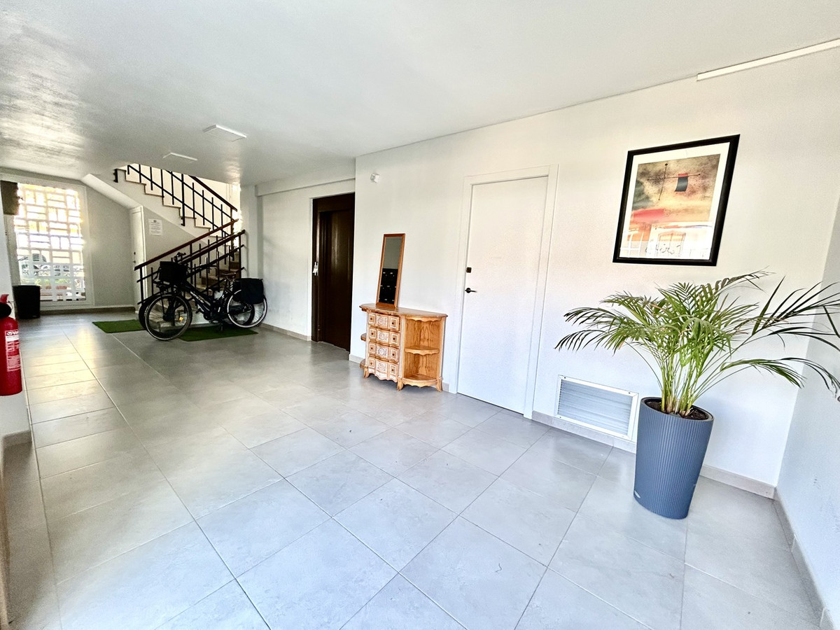 For sale - 2 Bedroom 1 Bathroom Apartment in La Zenia  - La Zenia  - Alicante