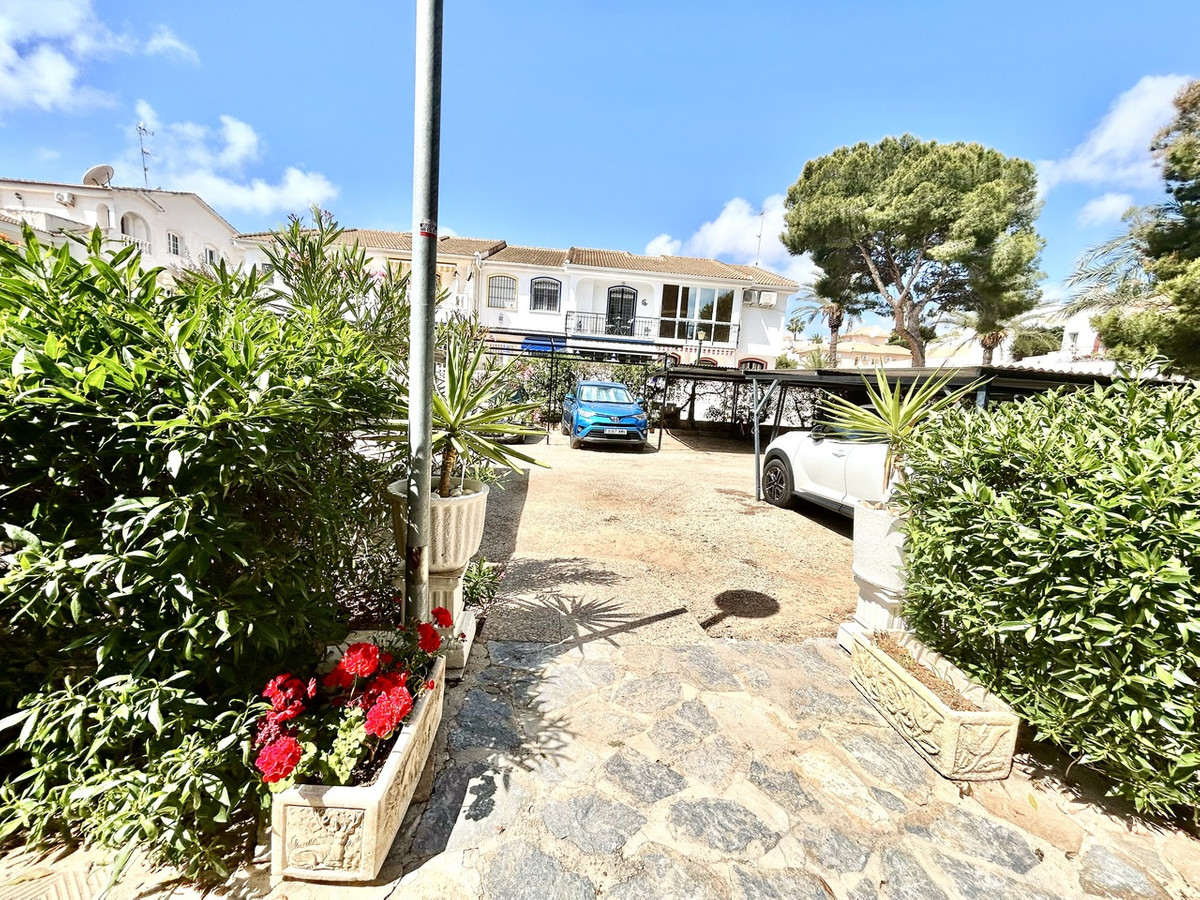 For sale - 2 Bedroom 1 Bathroom Apartment in La Zenia  - La Zenia  - Alicante