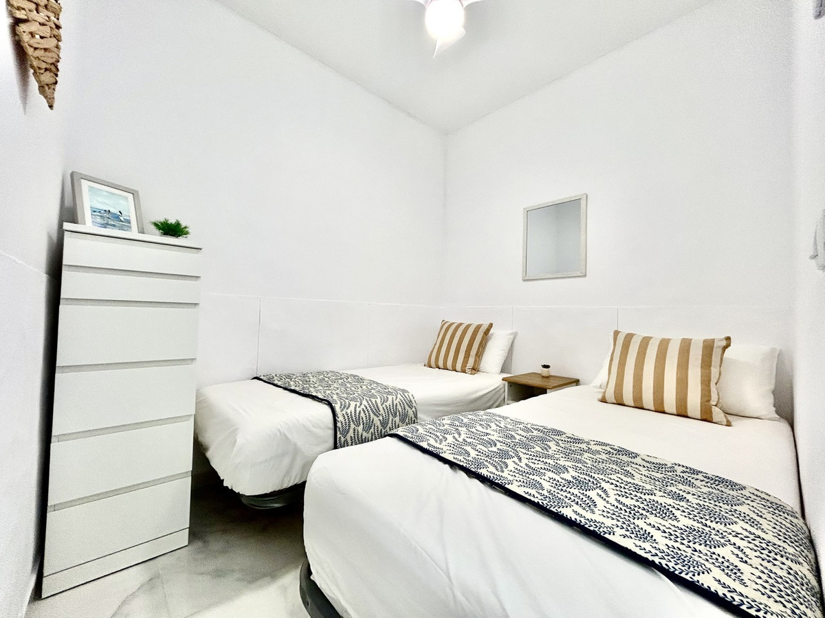 For sale - 2 Bedroom 1 Bathroom Apartment in La Zenia  - La Zenia  - Alicante