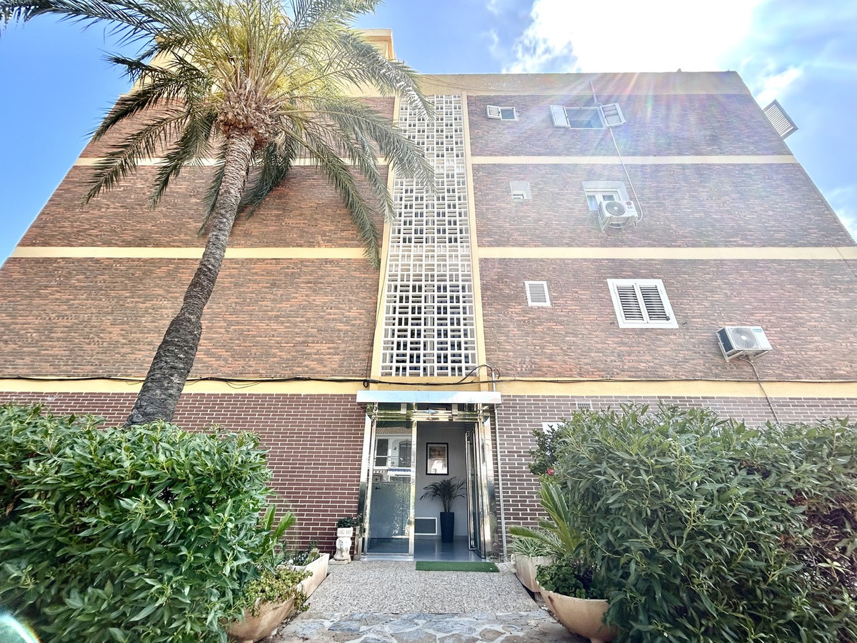 For sale - 2 Bedroom 1 Bathroom Apartment in La Zenia  - La Zenia  - Alicante