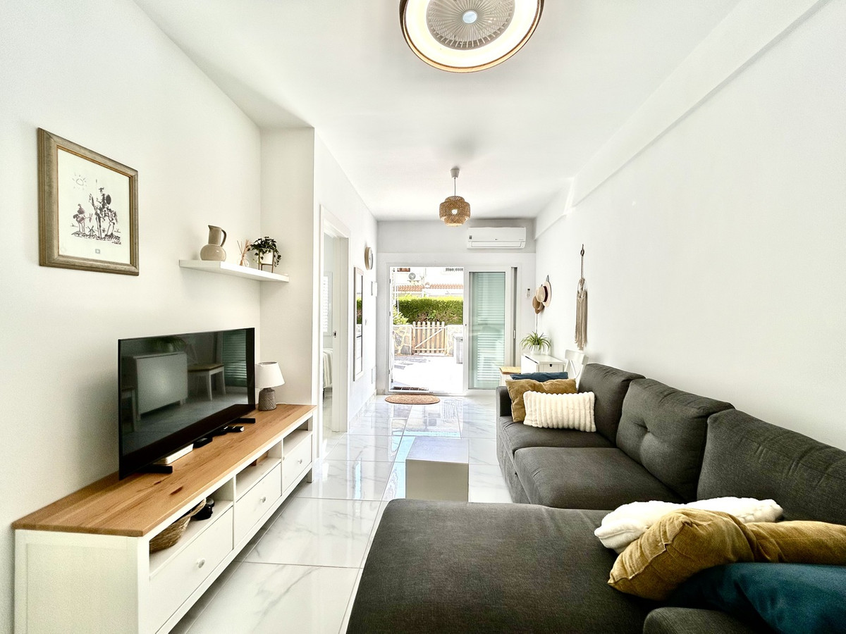 For sale - 2 Bedroom 1 Bathroom Apartment in La Zenia  - La Zenia  - Alicante