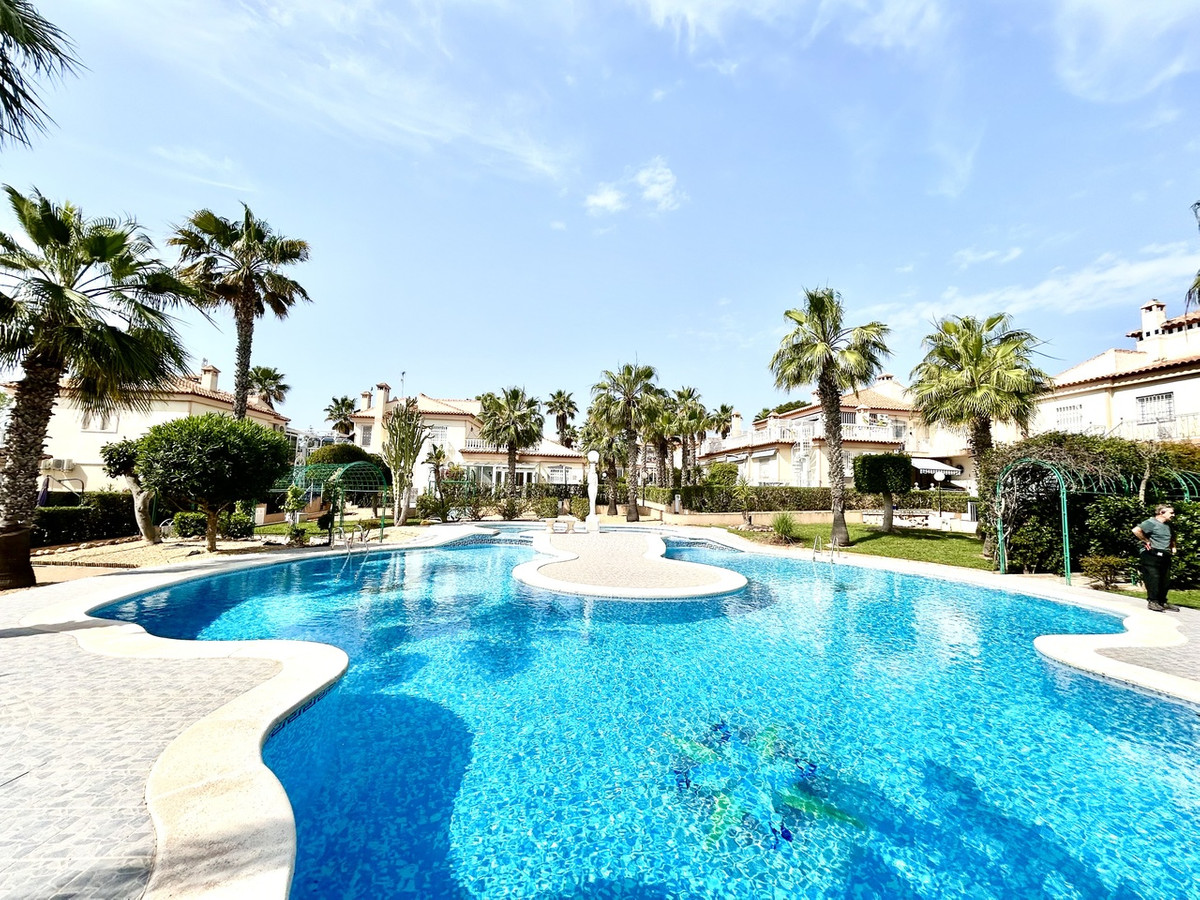 For sale - 2 Bedroom 1 Bathroom Apartment - Middle Floor Apartment in Orihuela - Los Altos  - Alicante