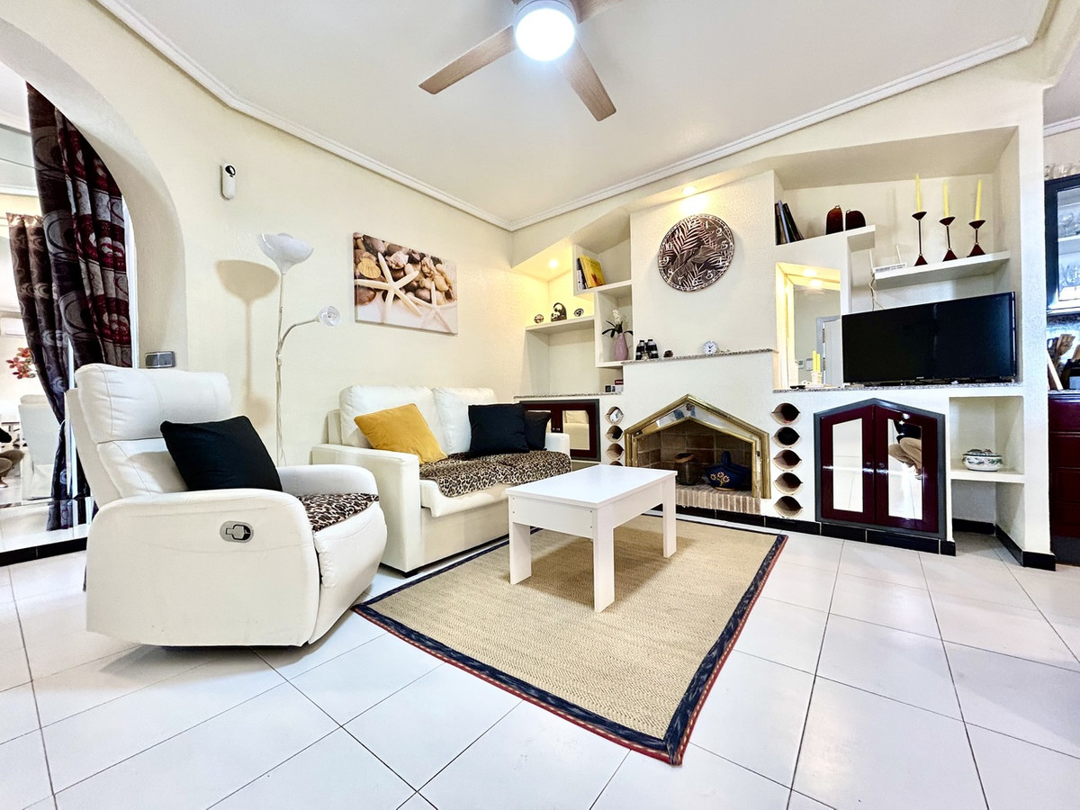 For sale - 2 Bedroom 1 Bathroom Apartment - Middle Floor Apartment in Orihuela - Los Altos  - Alicante