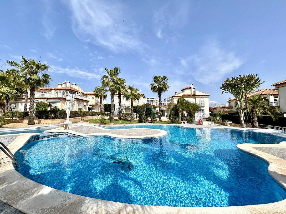 For sale - 2 Bedroom 1 Bathroom Apartment - Middle Floor Apartment in Orihuela - Los Altos  - Alicante