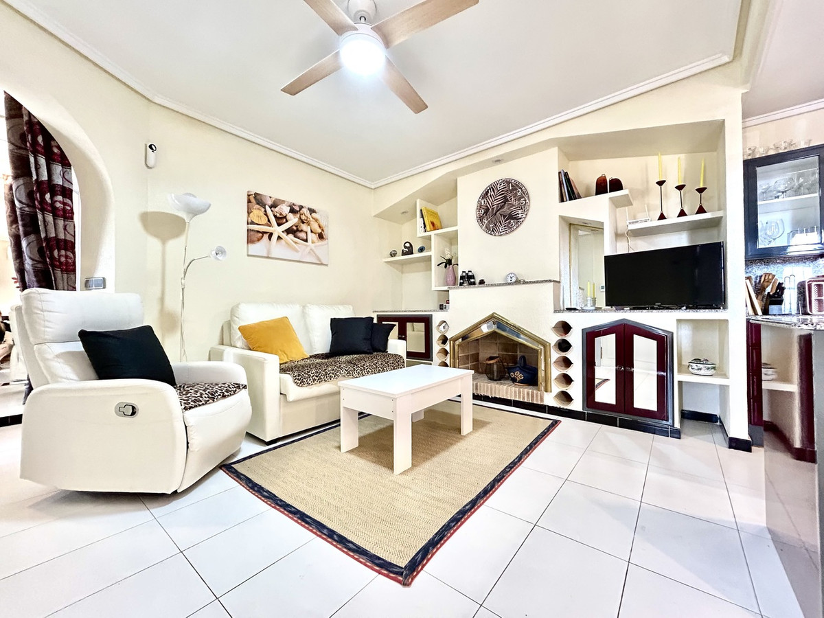For sale - 2 Bedroom 1 Bathroom Apartment - Middle Floor Apartment in Orihuela - Los Altos  - Alicante