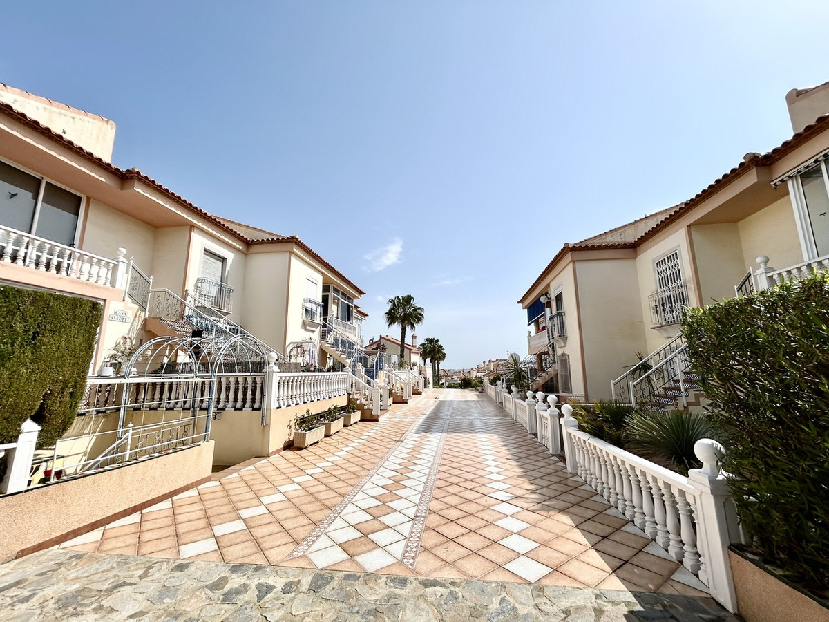 For sale - 2 Bedroom 1 Bathroom Apartment - Middle Floor Apartment in Orihuela - Los Altos  - Alicante