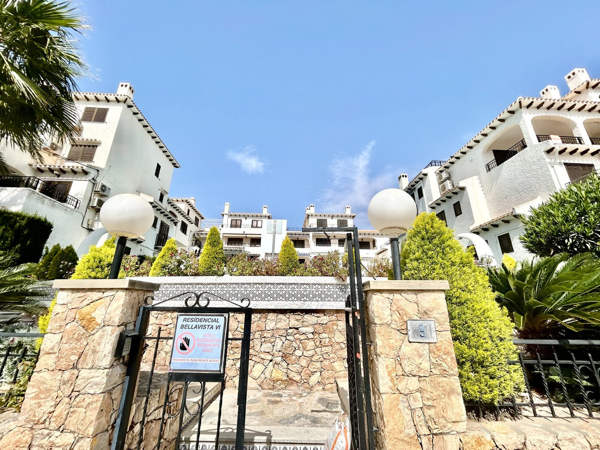For sale - 2 Bedroom 1 Bathroom Apartment in Cabo Roig - Cabo Roig  - Alicante