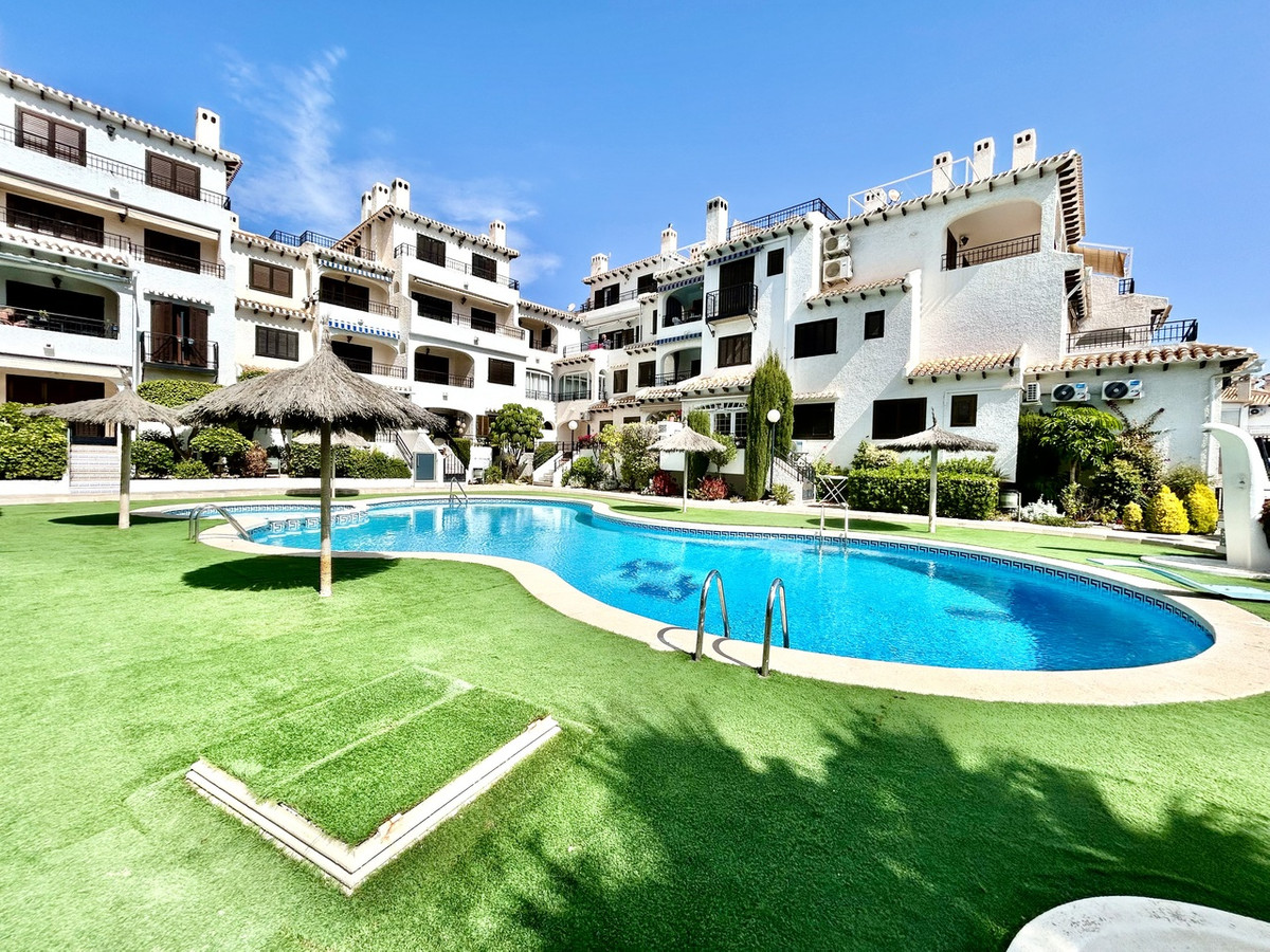 For sale - 2 Bedroom 1 Bathroom Apartment in Cabo Roig - Cabo Roig  - Alicante
