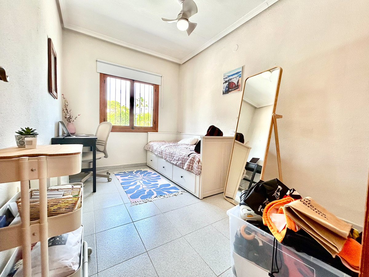 For sale - 3 Bedroom 2 Bathroom House - Detached Villa in Orihuela - La Zenia  - Alicante