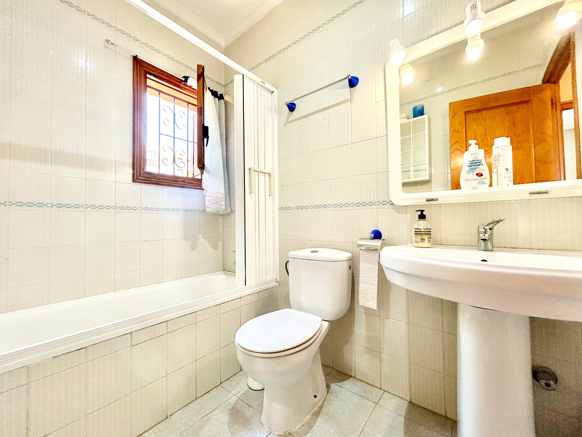 For sale - 3 Bedroom 2 Bathroom House - Detached Villa in Orihuela - La Zenia  - Alicante