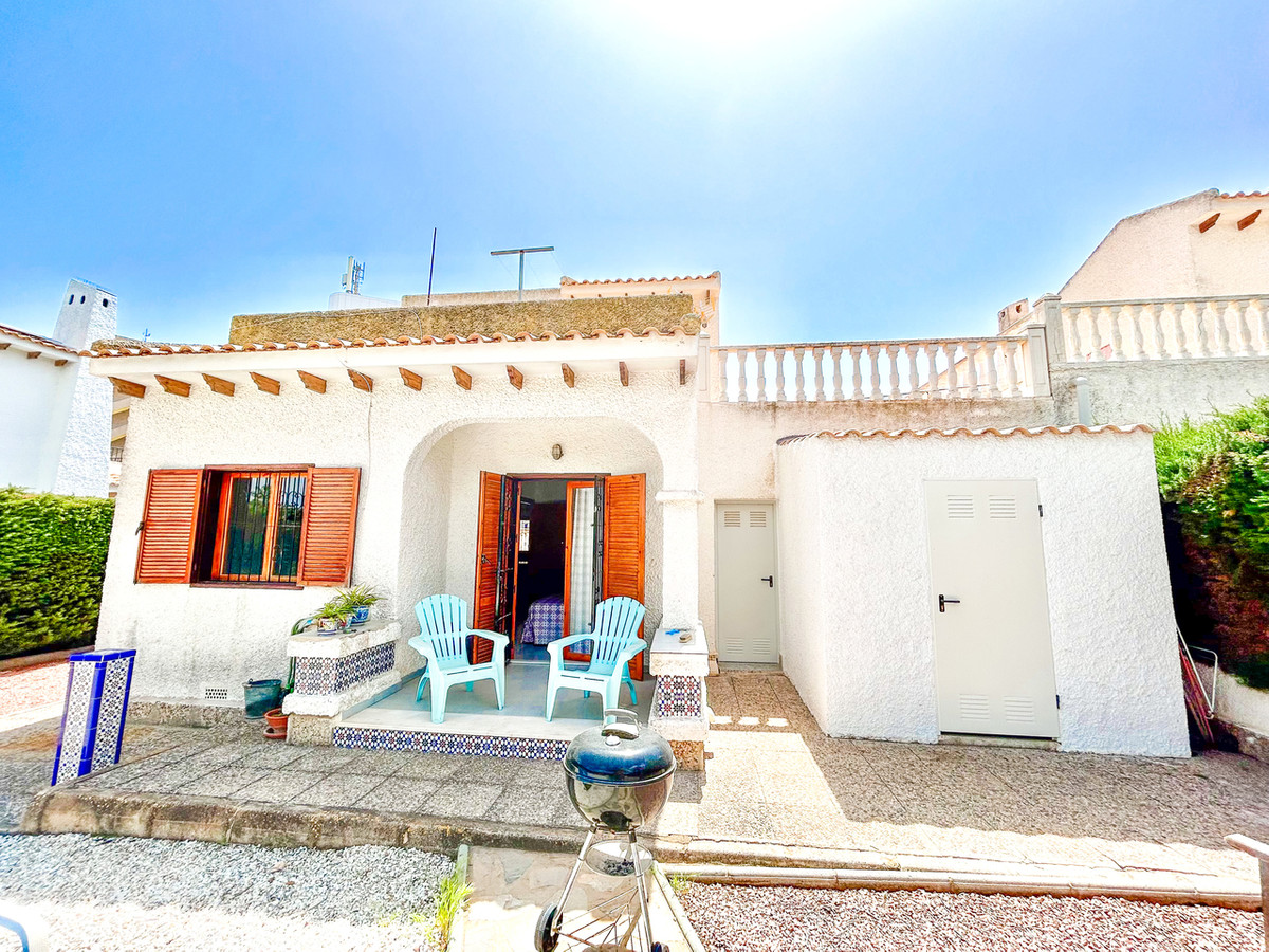 For sale - 3 Bedroom 2 Bathroom House - Detached Villa in Orihuela - La Zenia  - Alicante