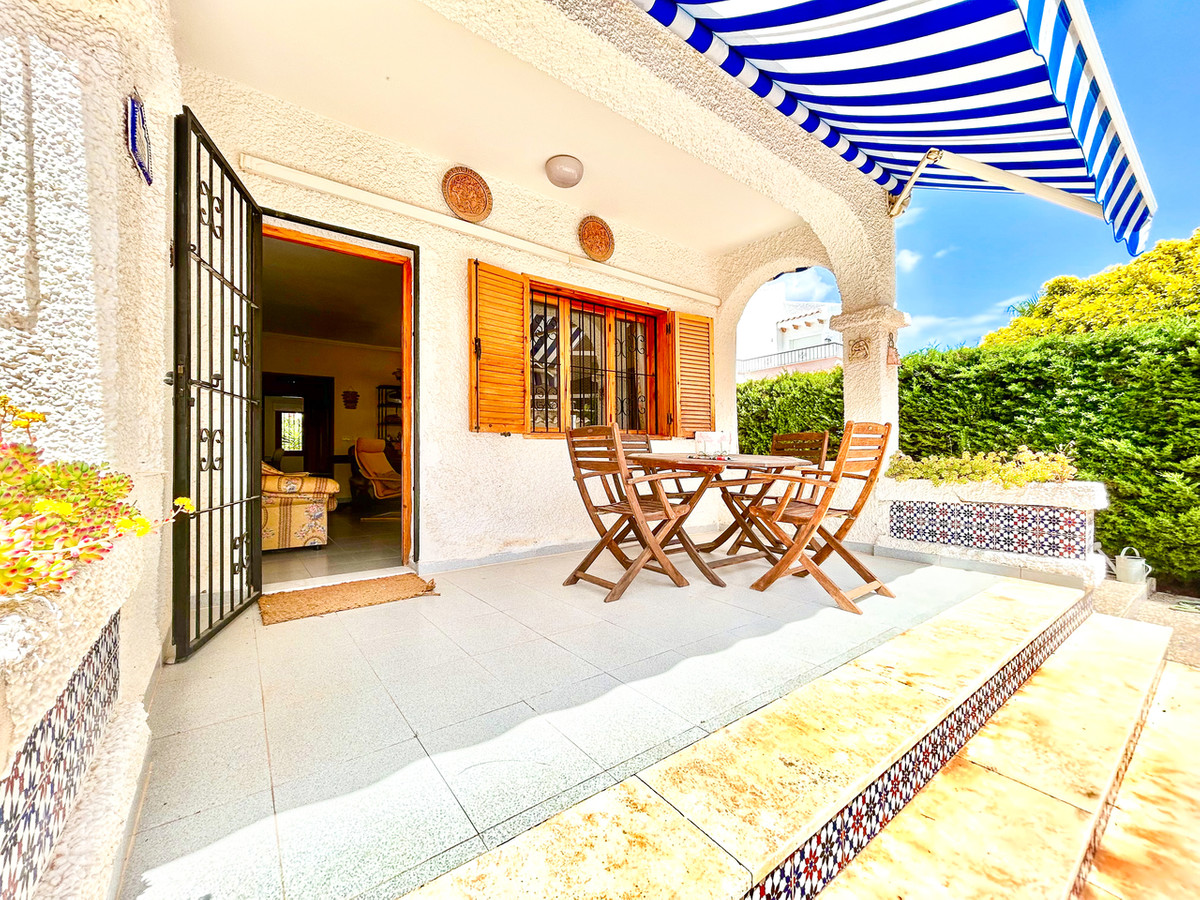 For sale - 3 Bedroom 2 Bathroom House - Detached Villa in Orihuela - La Zenia  - Alicante