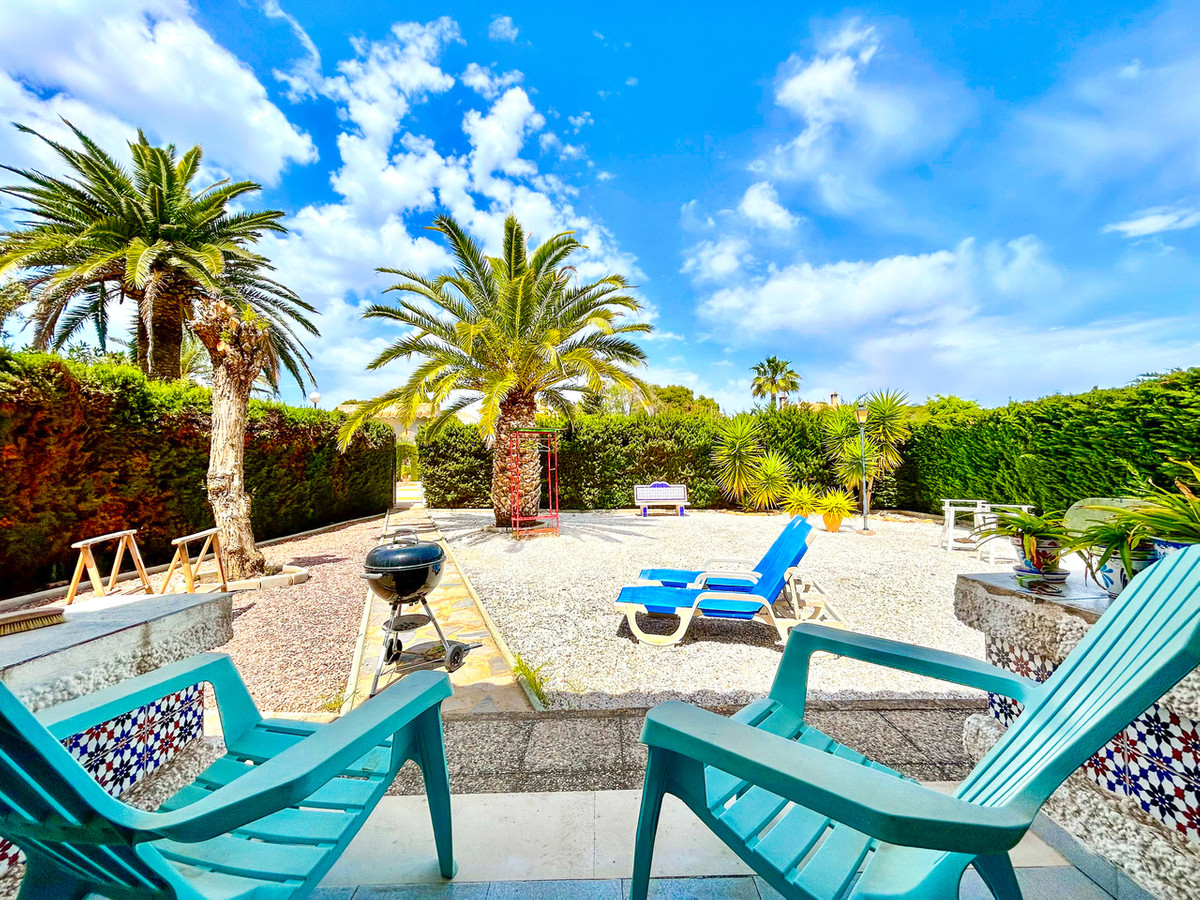 For sale - 3 Bedroom 2 Bathroom House - Detached Villa in Orihuela - La Zenia  - Alicante