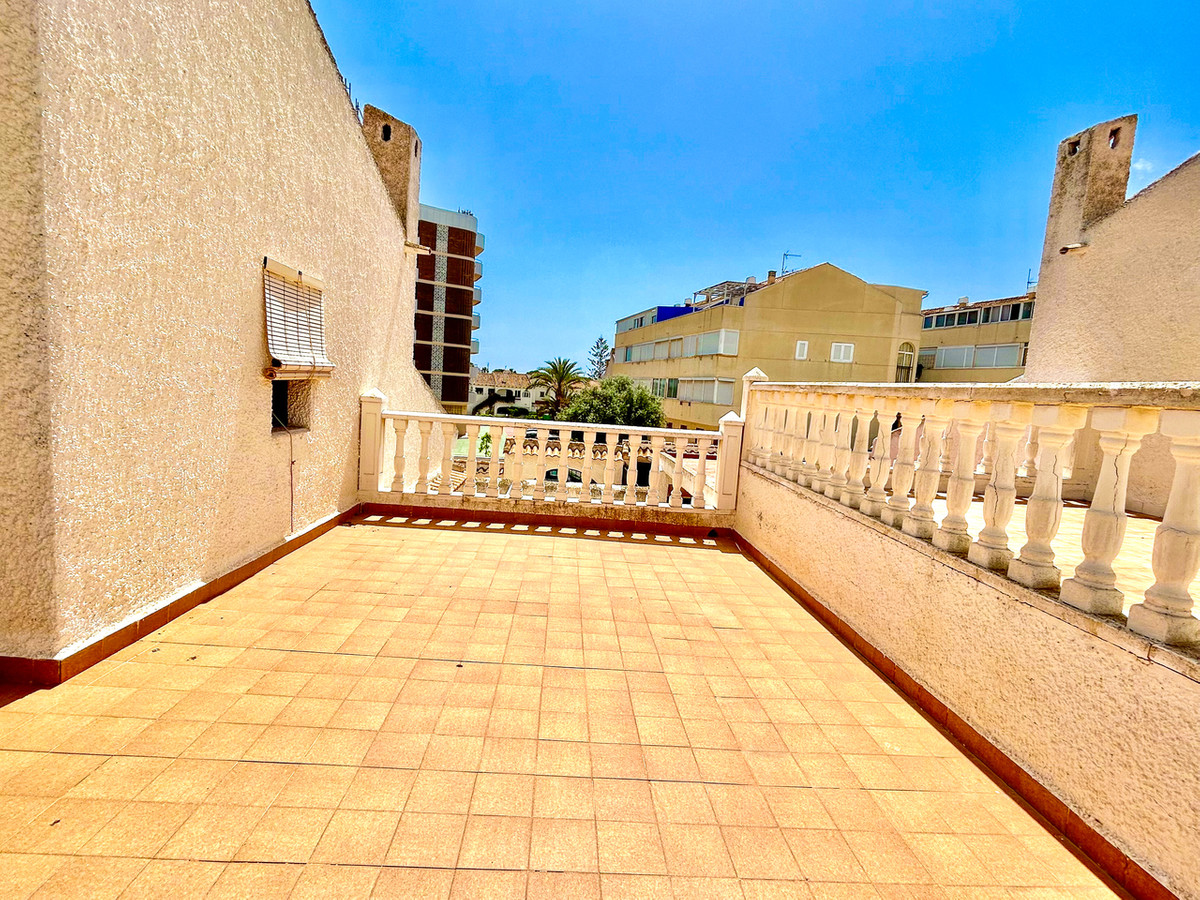 For sale - 3 Bedroom 2 Bathroom House - Detached Villa in Orihuela - La Zenia  - Alicante