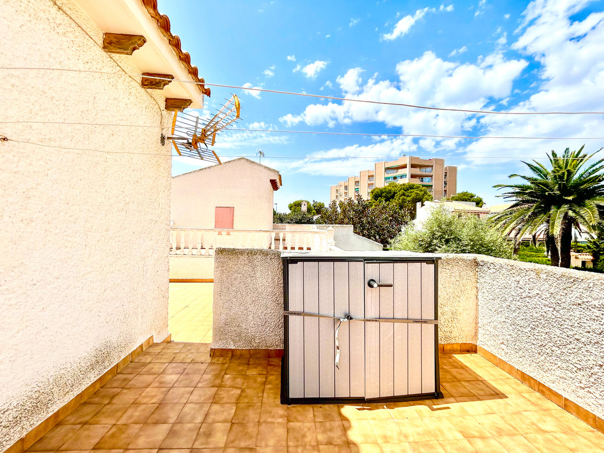 For sale - 3 Bedroom 2 Bathroom House - Detached Villa in Orihuela - La Zenia  - Alicante