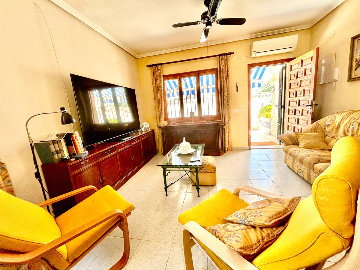 For sale - 3 Bedroom 2 Bathroom House - Detached Villa in Orihuela - La Zenia  - Alicante