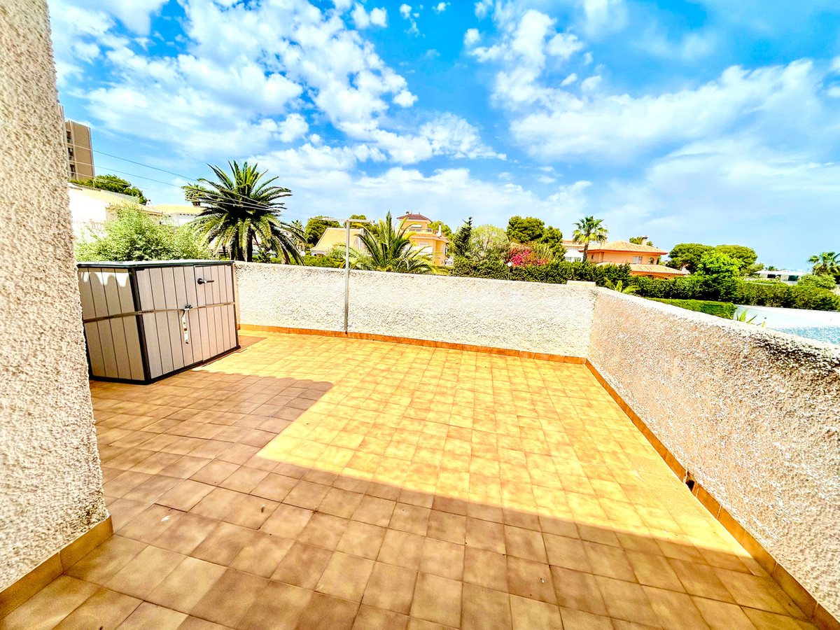 For sale - 3 Bedroom 2 Bathroom House - Detached Villa in Orihuela - La Zenia  - Alicante
