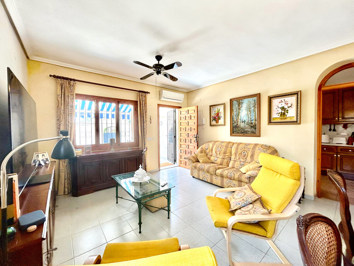 For sale - 3 Bedroom 2 Bathroom House - Detached Villa in Orihuela - La Zenia  - Alicante