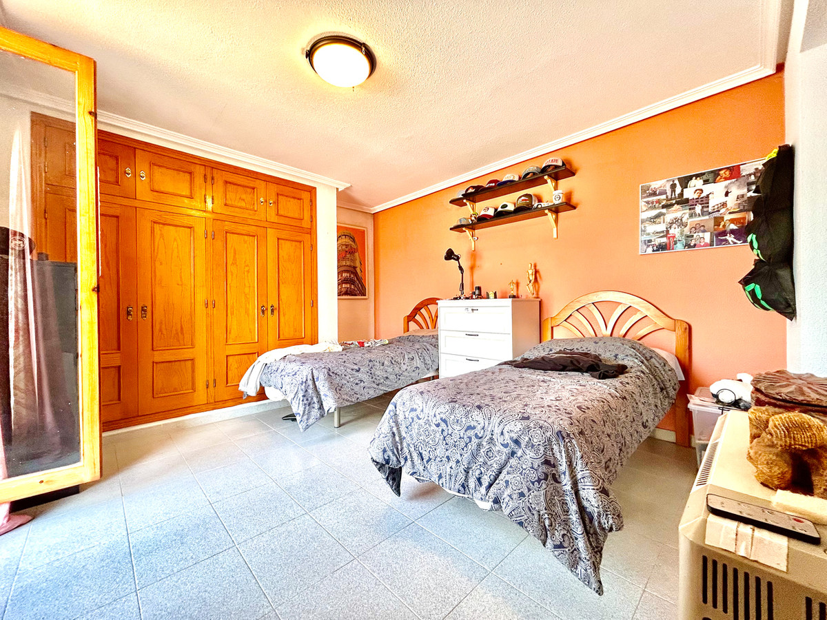 For sale - 3 Bedroom 2 Bathroom House - Detached Villa in Orihuela - La Zenia  - Alicante