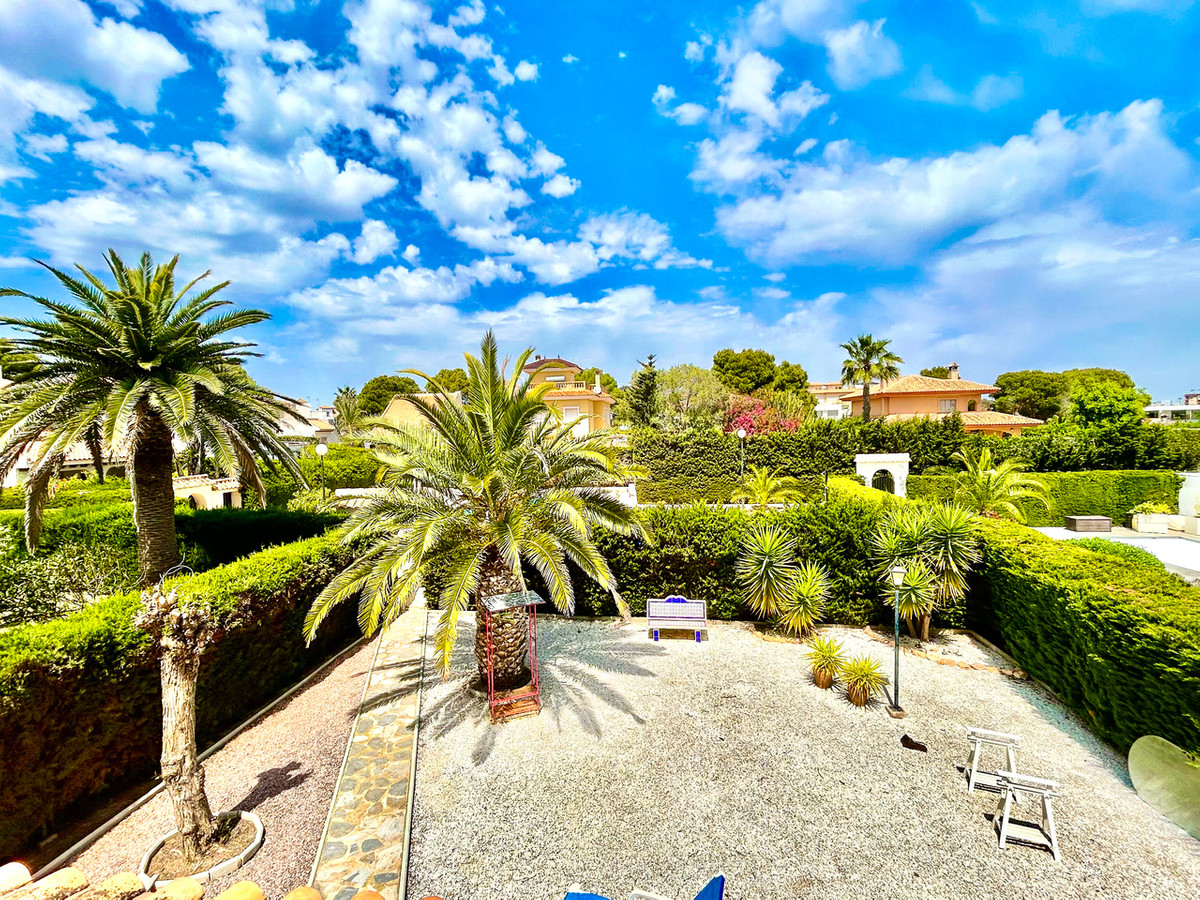 For sale - 3 Bedroom 2 Bathroom House - Detached Villa in Orihuela - La Zenia  - Alicante